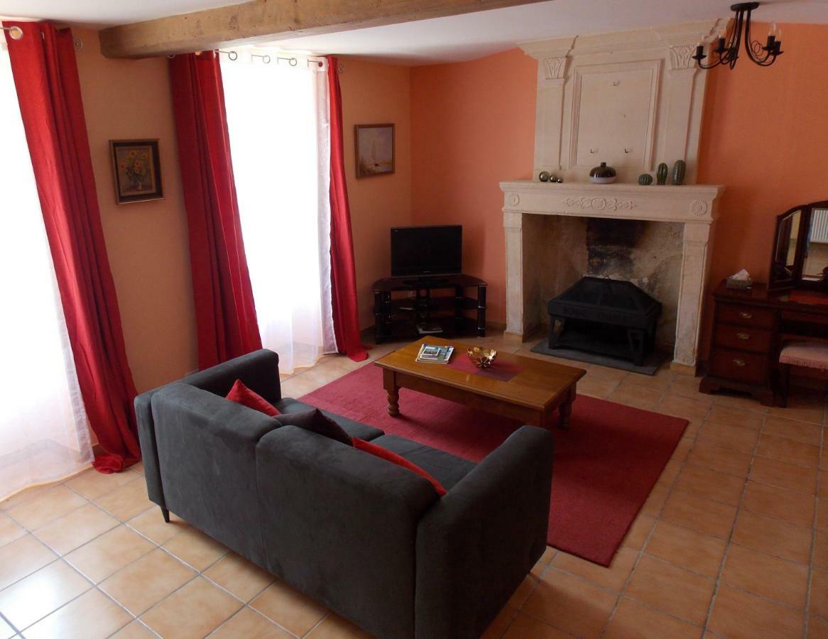 Chez Jousseaume Chambre D'Hotes Et Gites Saint-Ciers-Champagne Экстерьер фото